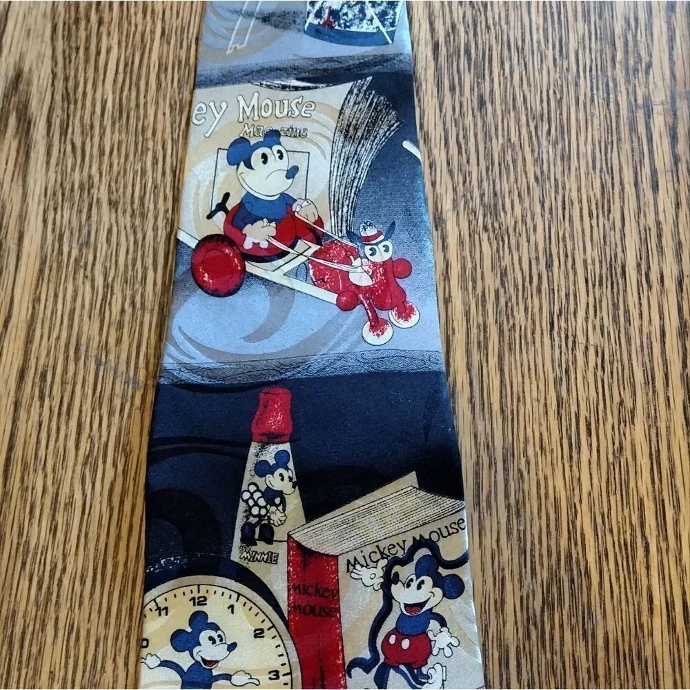 Mickey Mouse tie - Picture 3 of 3